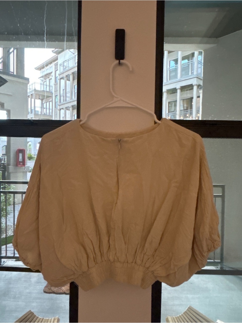 Cropped Balloon Sleeve Top in Cream - Picture 2 of 4